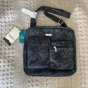 Baggallini Canyon Black Travel Bag with Adjustable Strap and Durable Fabric BNWT